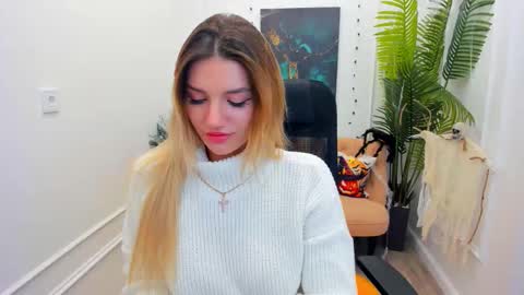 selenaemoore online show from November 2, 8:22 pm