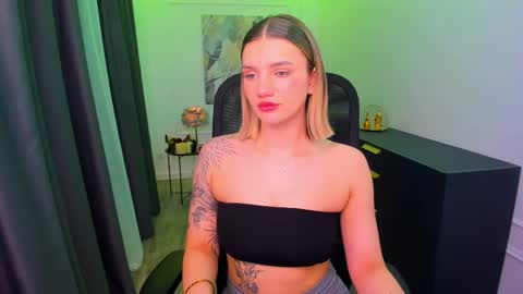 selenaemoore online show from March 14, 7:41 pm