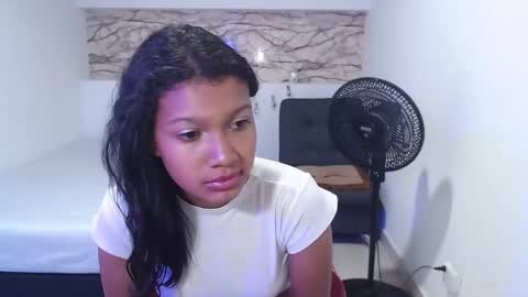 selenafox6 online show from December 12, 7:52 am