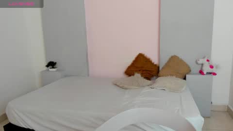 selenafox7 online show from December 29, 10:57 pm