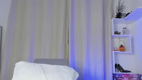 selenafox online show from November 6, 2:01 am