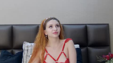 SelenaHanson online show from May 8, 11:37 am