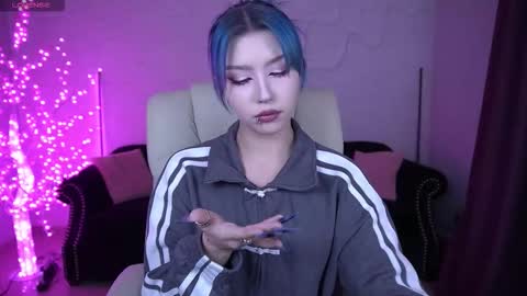 selenairis online show from March 8, 9:40 pm