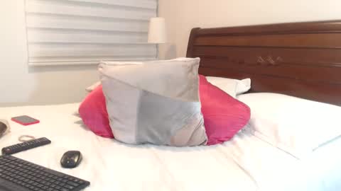 Snapshot of selenamilf chatting on December 3, 3:09 am Selena online show from December 3, 3:09 am