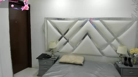 Selena reyess online show from January 10, 11:56 am