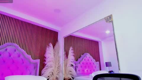 selenastonne online show from December 21, 2:24 pm