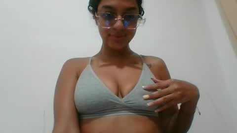 Snapshot of selene_azahar chatting on September 16, 5:19 am selene online show from September 16, 5:19 am