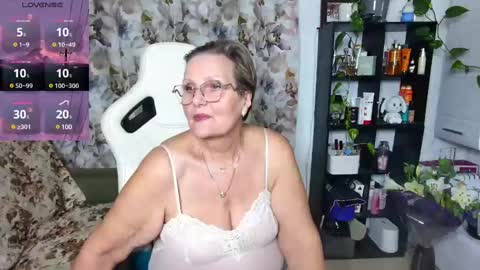 Snapshot of selenna57 chatting on December 1, 6:19 pm Selenna online show from December 1, 6:19 pm