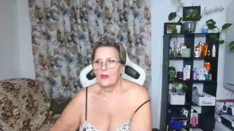 Snapshot of selenna57 chatting on December 17, 1:07 am Selenna online show from December 17, 1:07 am