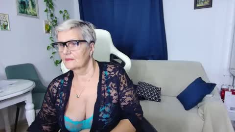 Selenna online show from December 15, 7:29 pm