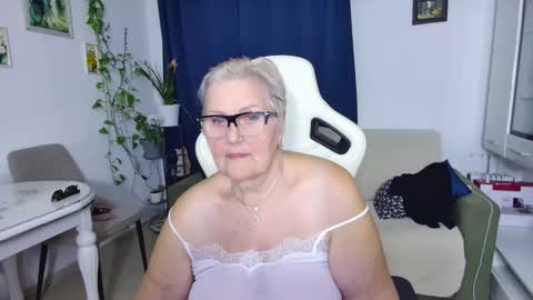 Selenna online show from April 10, 5:28 pm