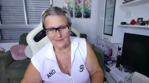 Selenna online show from July 28, 5:45 pm