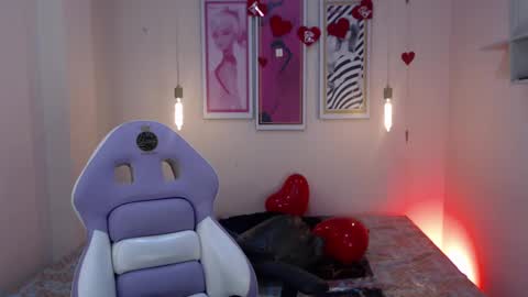 Snapshot of seleny_fitness chatting on February 16, 1:05 pm Mayte online show from February 16, 1:05 pm