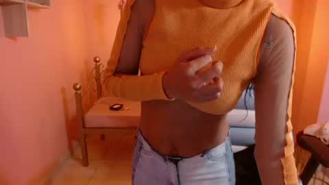 Snapshot of seleny_fitness chatting on July 4, 11:27 am Mayte online show from July 4, 11:27 am