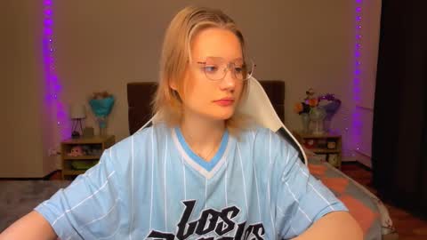 Simon and Alice online show from September 10, 8:53 pm