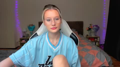 Simon and Alice online show from October 18, 9:59 pm