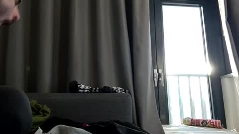 Snapshot of selfiepicdump chatting on January 3, 1:25 pm Julian Kinky Bi-guy online show from January 3, 1:25 pm