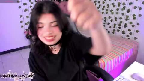 Snapshot of selina_lovers_ chatting on November 21, 2:43 am Selina online show from November 21, 2:43 am