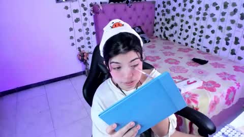 Snapshot of selina_lovers_ chatting on December 3, 4:20 am Selina online show from December 3, 4:20 am