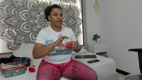 Snapshot of selket_ chatting on November 8, 11:43 am Selket online show from November 8, 11:43 am