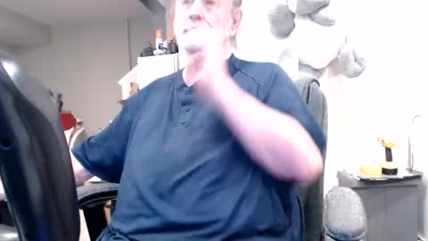 Snapshot of selkie2s chatting on April 25, 4:04 pm selkie2s online show from April 25, 4:04 pm
