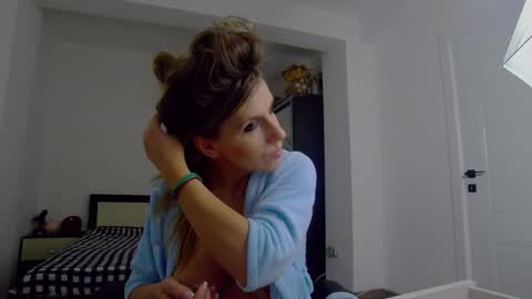 Snapshot of sellena_angels chatting on February 11, 4:45 pm sellena_angels online show from February 11, 4:45 pm