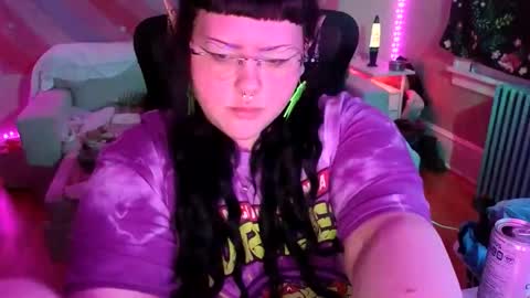 Snapshot of sendforember chatting on October 28, 6:39 am Goddess Ember online show from October 28, 6:39 am