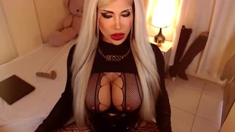 Snapshot of sensational_diva chatting on October 25, 4:53 am unstappable queen kate online show from October 25, 4:53 am