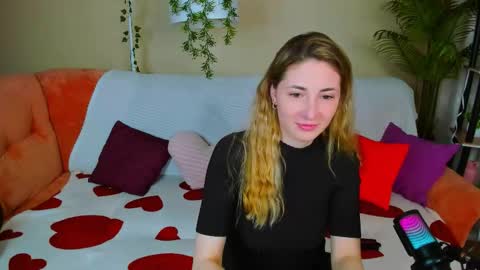 sensitiveheartt online show from March 25, 7:42 pm