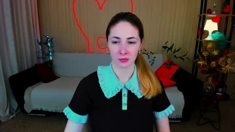 sensitiveheartt online show from April 12, 7:19 pm