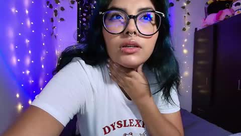 Snapshot of sensual_flame chatting on March 29, 12:54 am Camille and sophie online show from March 29, 12:54 am