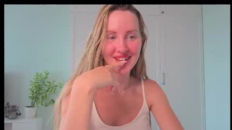 Snapshot of sensual_orchid7 chatting on July 25, 8:23 am Jordan online show from July 25, 8:23 am