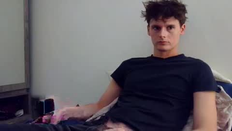 Snapshot of sensualalien chatting on April 17, 1:19 am Cam online show from April 17, 1:19 am