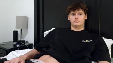 Snapshot of sensualalien chatting on May 1, 4:17 am Cam online show from May 1, 4:17 am