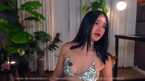 Snapshot of sensualcherry_ chatting on January 13, 12:27 am Maria- OF sensual bee online show from January 13, 12:27 am
