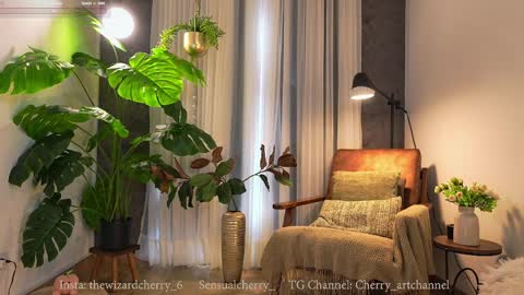 Maria- OF sensual bee online show from March 27, 9:36 pm