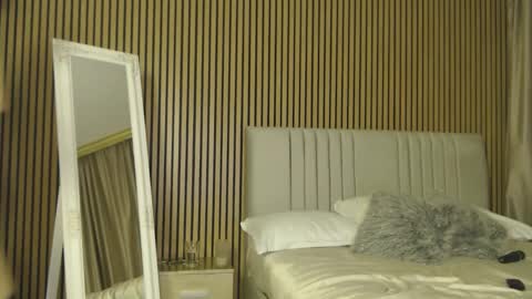 Snapshot of sensualhallie chatting on February 26, 5:12 pm Hallie online show from February 26, 5:12 pm