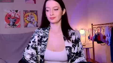 sensuallucy233 online show from December 3, 6:21 am