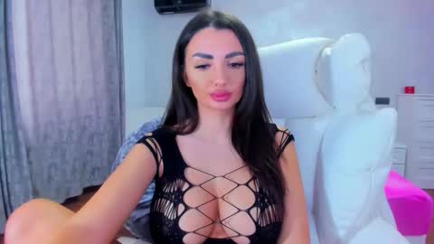 EllaRossa online show from March 28, 12:05 pm
