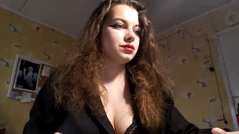 Snapshot of serafinayurick chatting on February 15, 8:13 am May online show from February 15, 8:13 am