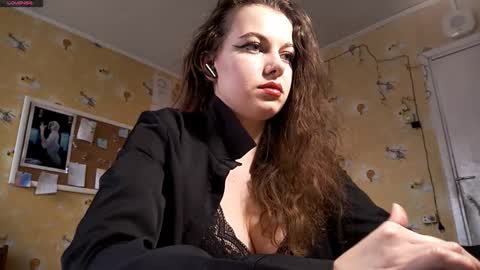 Snapshot of serafinayurick chatting on February 16, 9:16 am May online show from February 16, 9:16 am