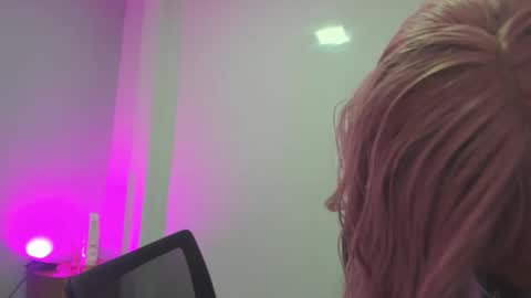 Snapshot of serena_15 chatting on November 19, 12:27 pm Serena online show from November 19, 12:27 pm