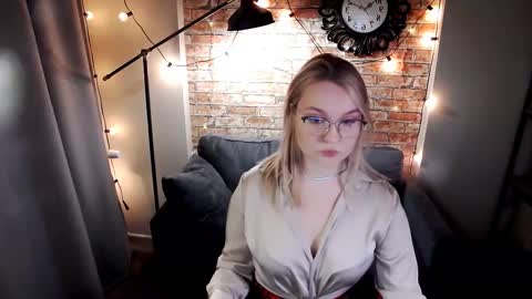 Snapshot of serena_johnsons chatting on February 19, 10:00 am Serena online show from February 19, 10:00 am