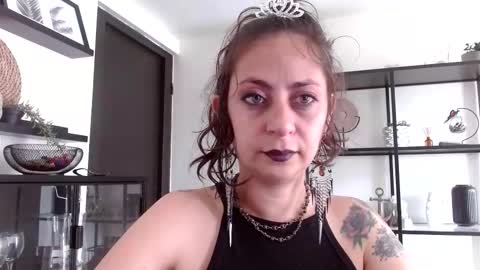 Snapshot of serena_xyz chatting on November 9, 5:44 pm Serena Xyz online show from November 9, 5:44 pm