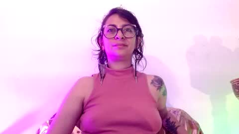 Snapshot of serena_xyz chatting on November 30, 9:08 pm Serena Xyz online show from November 30, 9:08 pm