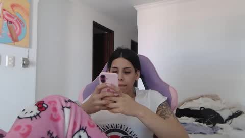 Snapshot of serenaroussee chatting on April 30, 6:14 pm sararoussee online show from April 30, 6:14 pm