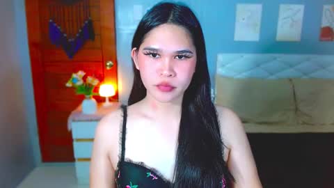 Snapshot of serenastra chatting on March 1, 5:37 pm serenastra online show from March 1, 5:37 pm