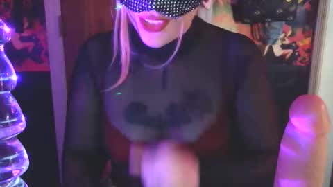 serencigarra online show from April 3, 8:18 pm