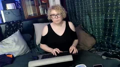 Snapshot of serendipitysonder chatting on June 19, 12:15 am Lady Acedia online show from June 19, 12:15 am