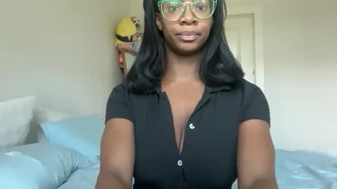 Snapshot of serenitybee chatting on April 29, 2:43 pm Serenity Bee online show from April 29, 2:43 pm